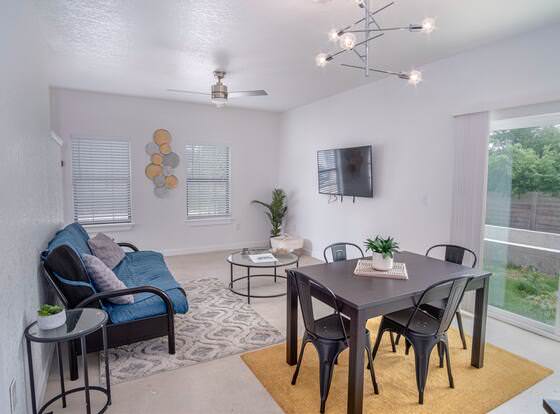 Brand NEW #8 Stylish 3BR 2.5ba Near Exciting Dtown allows check-in for 18 year-old guests