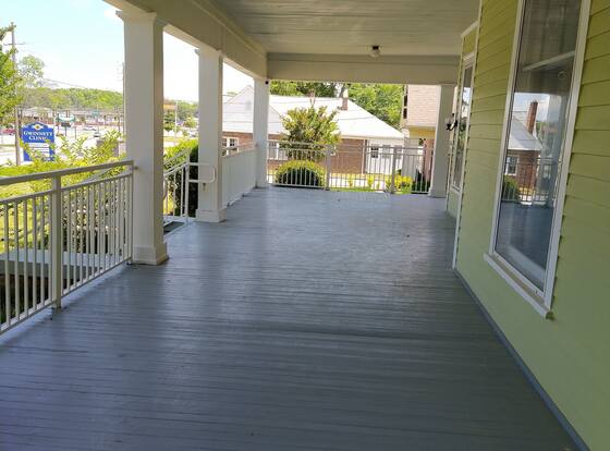 Airbnb allows check-in for 18 year-old guests