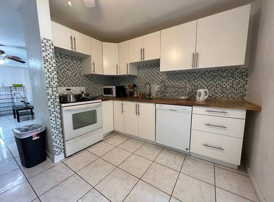 Hallandale Beach Hostel allows check-in for 18 year-old guests