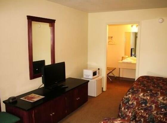 The Holiday Motel & Restaurant allows check-in for 18 year-old guests