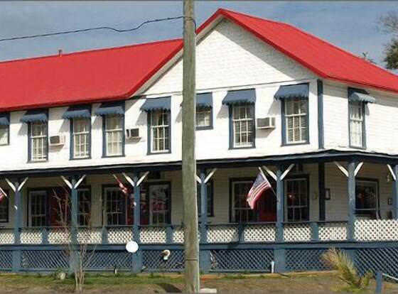 1876 Heritage Inn allows check-in for 18 year-old guests