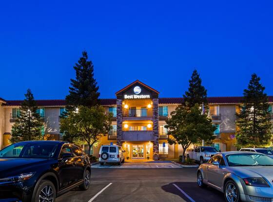 Best Western Visalia Hotel allows check-in for 18 year-old guests