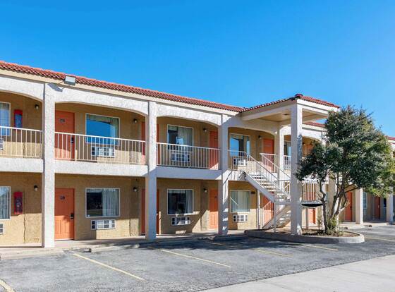 Super 8 by Wyndham Abilene North allows check-in for 18 year-old guests