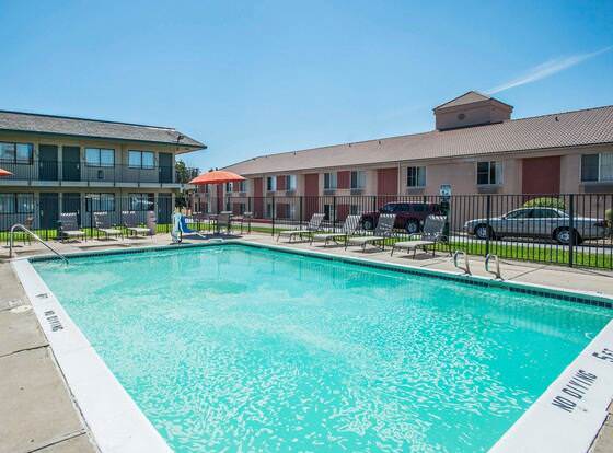 Rodeway Inn Greeley allows check-in for 18 year-old guests