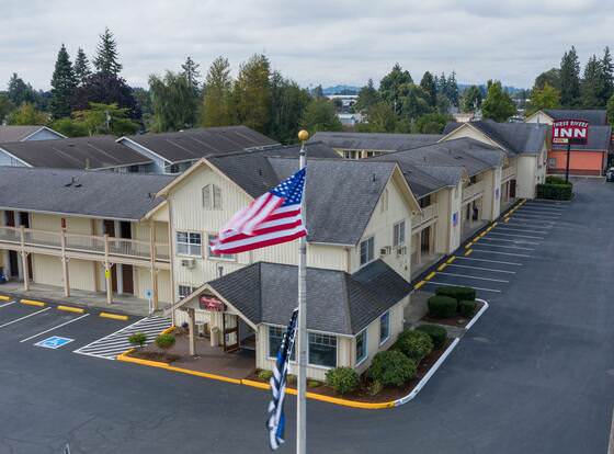 Three Rivers Inn allows check-in for 18 year-old guests