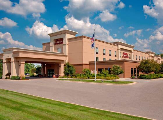 Hampton Inn & Suites Grand Rapids-Airport 28th St allows check-in for 18 year-old guests