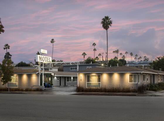 Santa Monica Motel allows check-in for 18 year-old guests