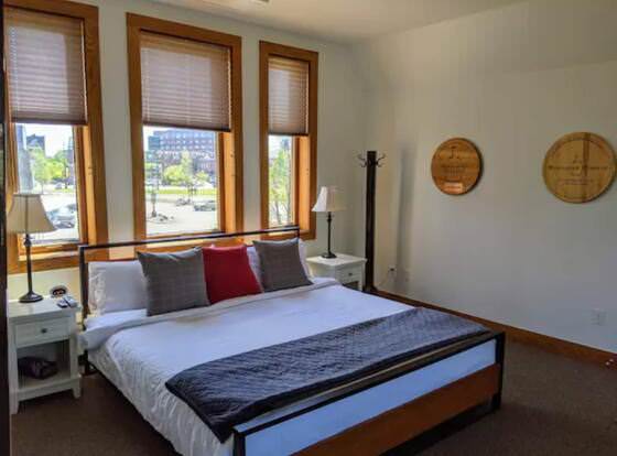 Endion Station Inn allows check-in for 18 year-old guests