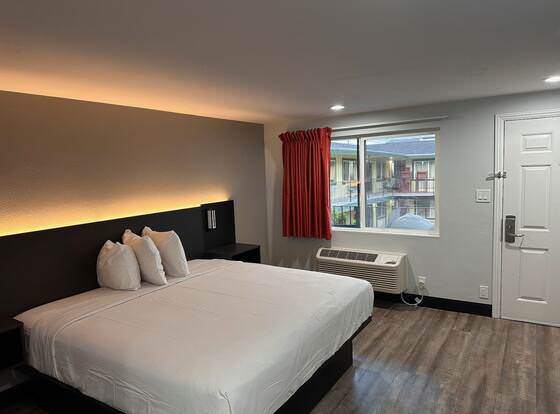 Motel 6 Eureka, CA – Old Town allows check-in for 18 year-old guests