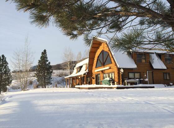 Snowberry Inn Bed & Breakfast allows check-in for 18 year-old guests