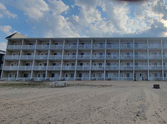 Mackinaw Beach & Bay Inn & Suites allows check-in for 18 year-old guests