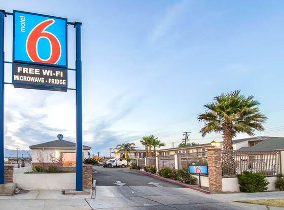 Motel 6 Mojave, CA - Airport allows check-in for 18 year-old guests