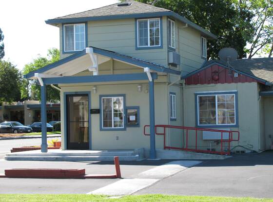 North Bay Inn Santa Rosa allows check-in for 18 year-old guests