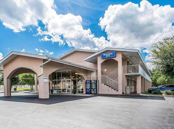 Rodeway Inn Gainesville - University Area allows check-in for 18 year-old guests