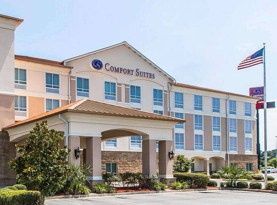 Comfort Suites allows check-in for 18 year-old guests
