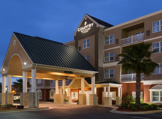Country Inn & Suites by Radisson, Panama City Beach, FL allows check-in for 18 year-old guests