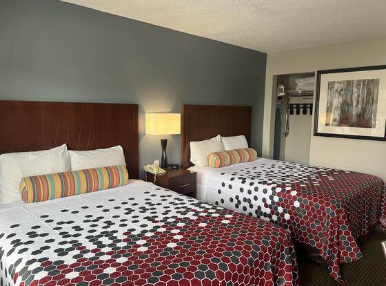 Travelers Inn Eugene University allows check-in for 18 year-old guests