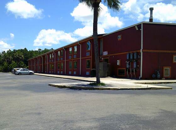 Metro Inn & Suites allows check-in for 18 year-old guests