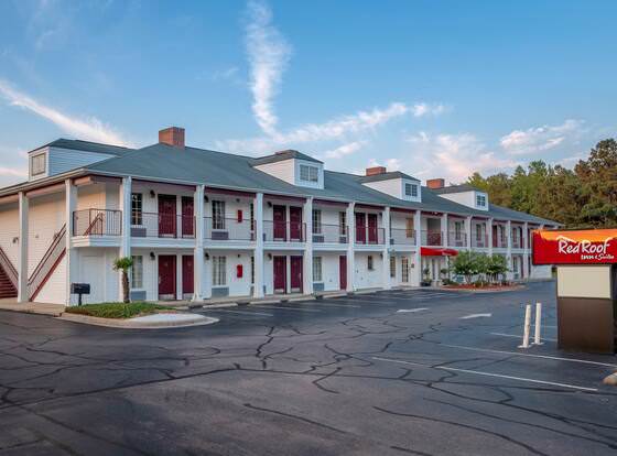 Red Roof Inn & Suites Wilson allows check-in for 18 year-old guests