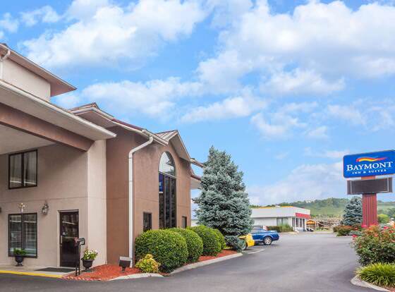 Baymont by Wyndham Pigeon Forge near Island Drive  allows check-in for 18 year-old guests