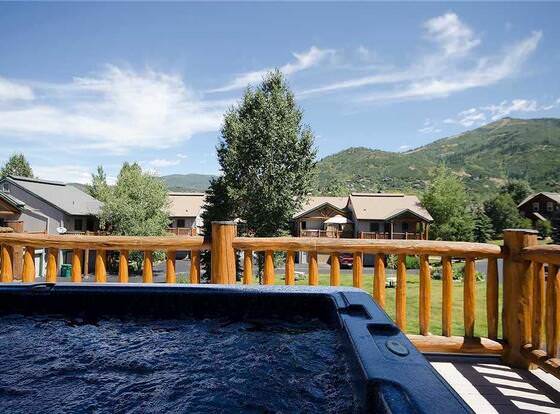 Saddle Creek Townhomes by Pioneer Ridge Management allows check-in for 18 year-old guests