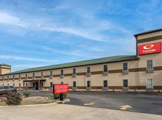 Econo Lodge & Suites Granite City allows check-in for 18 year-old guests