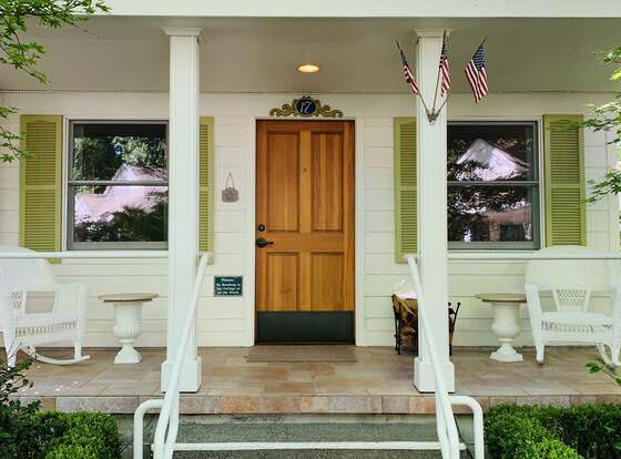 Cottage Grove Inn allows check-in for 18 year-old guests