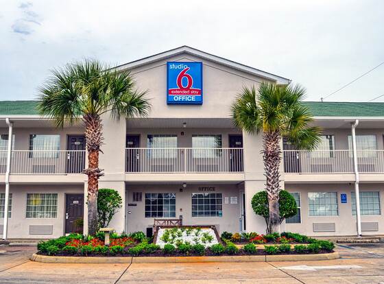 Studio 6 Pascagoula, MS allows check-in for 18 year-old guests