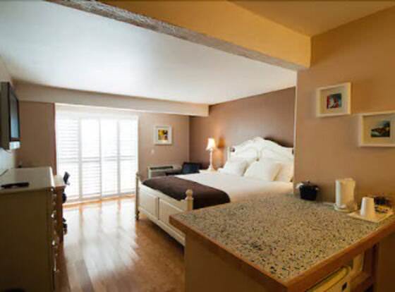 Hummingbird Inn of Ojai allows check-in for 18 year-old guests