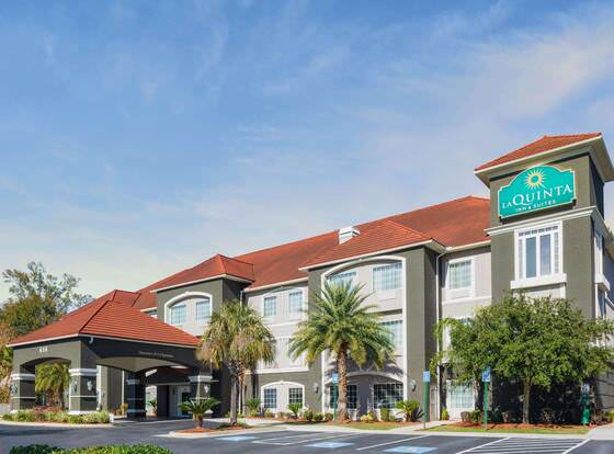 La Quinta Inn & Suites by Wyndham Savannah Airport - Pooler allows check-in for 18 year-old guests