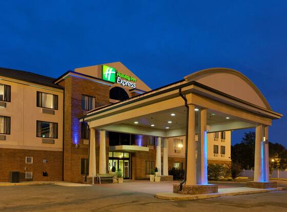 Holiday Inn Express Hotel & Suites Sylacauga, an IHG Hotel allows check-in for 18 year-old guests