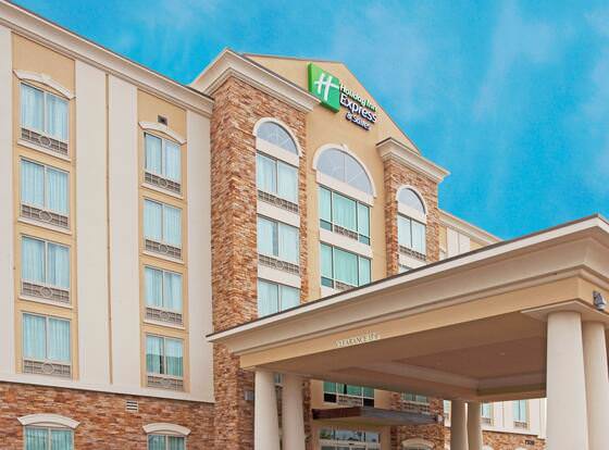 Holiday Inn Express Hotel & Suites Columbus at Northlake, an IHG Hotel allows check-in for 18 year-old guests