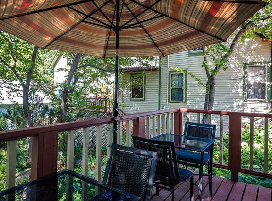 Heart of the Hills Inn allows check-in for 18 year-old guests