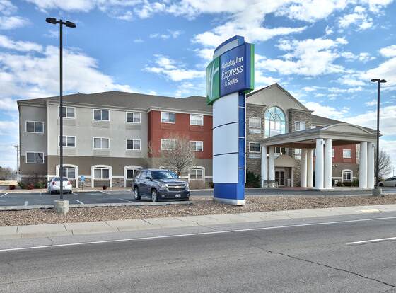 Holiday Express & Suites Portales, an IHG Hotel allows check-in for 18 year-old guests