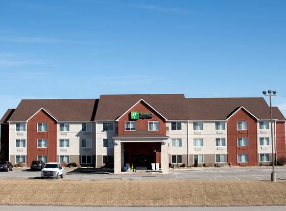 Holiday Inn Express & Suites Maryville, an IHG Hotel allows check-in for 18 year-old guests