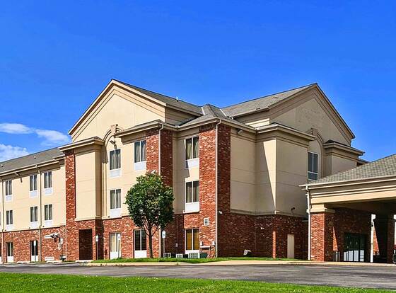 Rodeway Inn & Suites allows check-in for 18 year-old guests