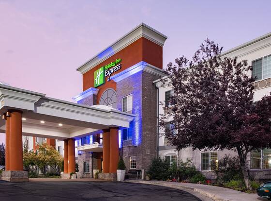 Holiday Inn Express Evanston, an IHG Hotel allows check-in for 18 year-old guests