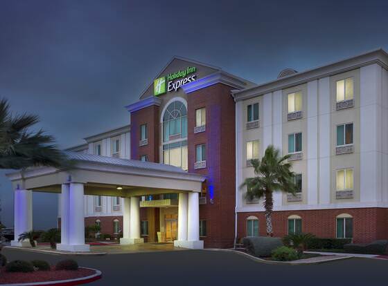 Holiday Inn Express & Suites San Antonio-West-SeaWorld Area, an IHG Hotel allows check-in for 18 year-old guests