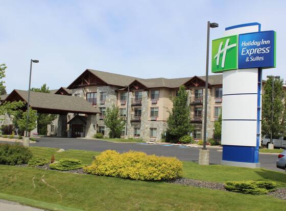 Holiday Inn Express & Suites Cheney allows check-in for 18 year-old guests