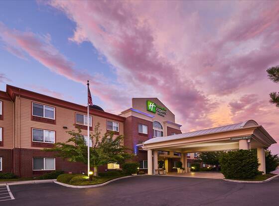 Holiday Inn Express Hotel & Suites Medford-Central Point, an IHG Hotel allows check-in for 18 year-old guests