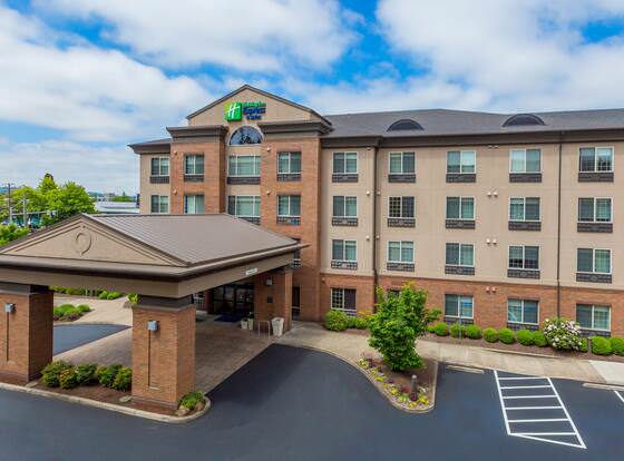 Holiday Inn Express Hotel & Suites Eugene Downtown-University, an IHG Hotel allows check-in for 18 year-old guests