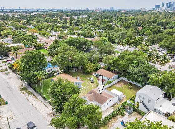 Upper Design District 3BD Home w/Jacuzzi and Backyard allows check-in for 18 year-old guests