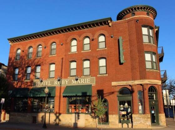 Hotel Ruby Marie allows check-in for 18 year-old guests