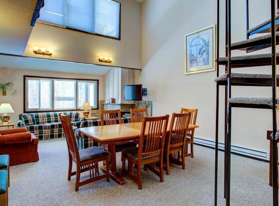 VCI - Beech Manor 3 Bedroom allows check-in for 18 year-old guests