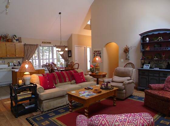 VCI - Lakeledge Hideaway allows check-in for 18 year-old guests