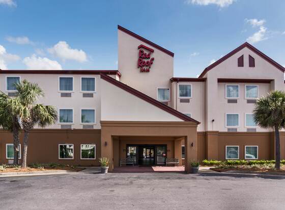Red Roof Inn Panama City allows check-in for 18 year-old guests