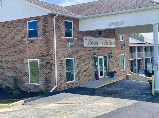 Schmidt's Creek Hotel allows check-in for 18 year-old guests