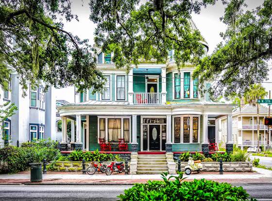 Isetta Inn (Boutique Hostel) allows check-in for 18 year-old guests