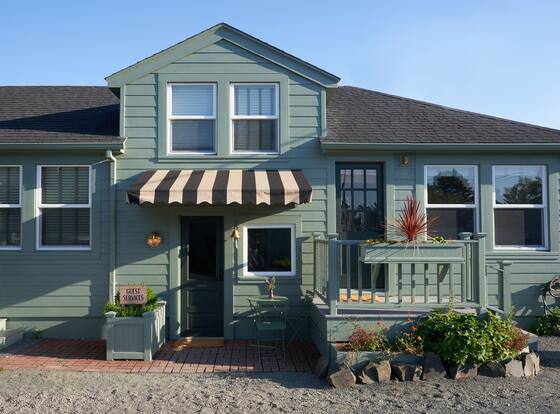 The Drifthaven at Gearhart allows check-in for 18 year-old guests