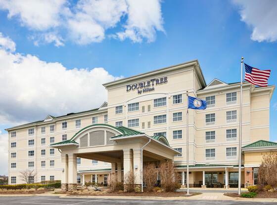 DoubleTree by Hilton Front Royal Blue Ridge Shadows allows check-in for 18 year-old guests